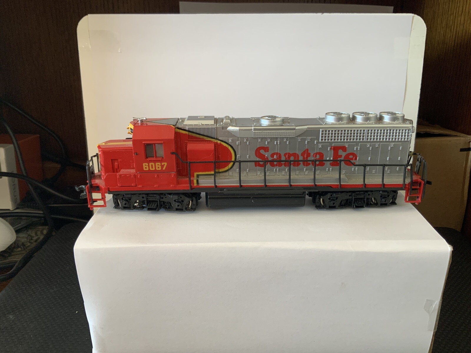 Bachmann SANTA FE 6067 HO Train Locomotive EMD 40 Diesel *Note* See Description.