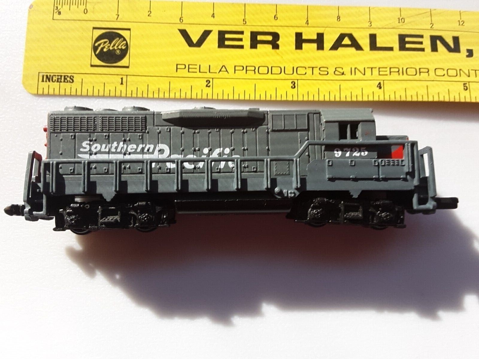 Southern Pacific Miniature Locomotive 9725 Model Train 418