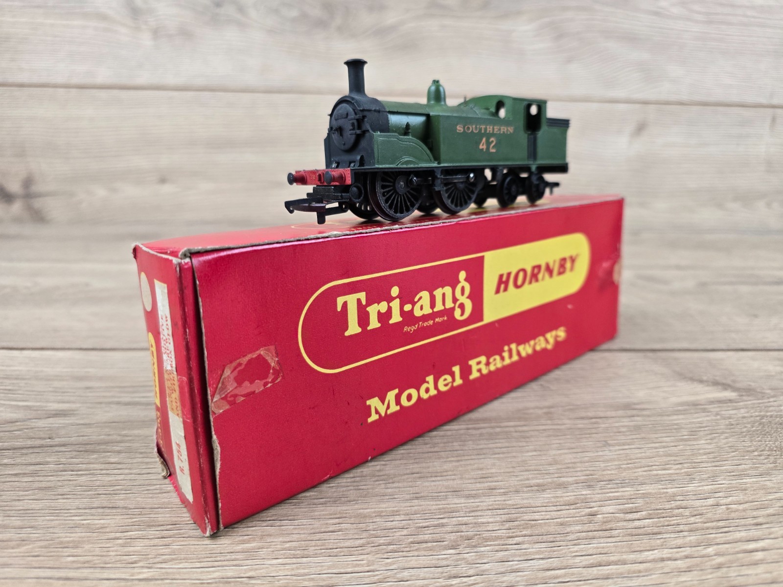 Triang Hornby R754 Class M7 Repainted Southern Tank Locomotive 42 Green OO Gauge