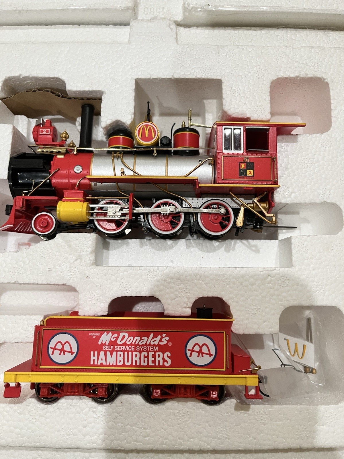HO Bachmann Hawthorne Village MacDonald’s 2-6-0 Tender 2-Rail DC 21892