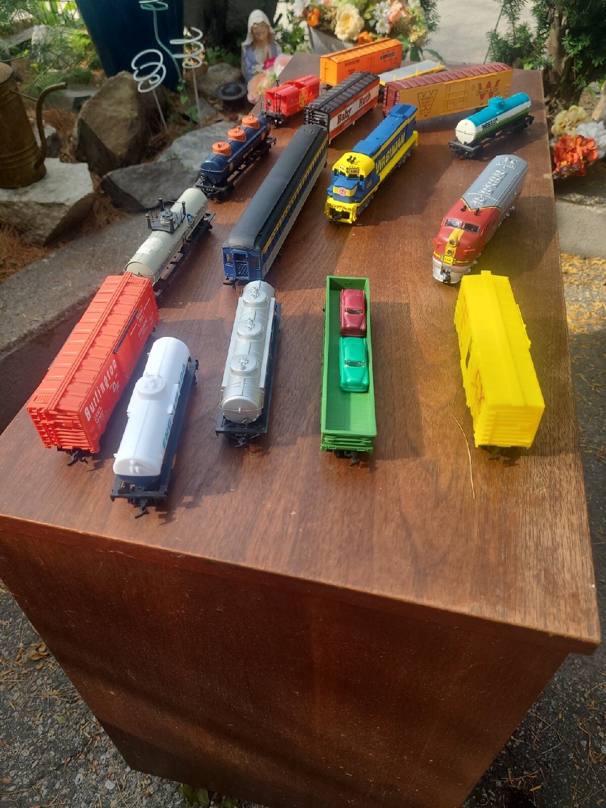 16 Pc. Trains ASSORTMENT + LIFE-LIKE Hobby Transformer SANTA FE VIRGINIAN others