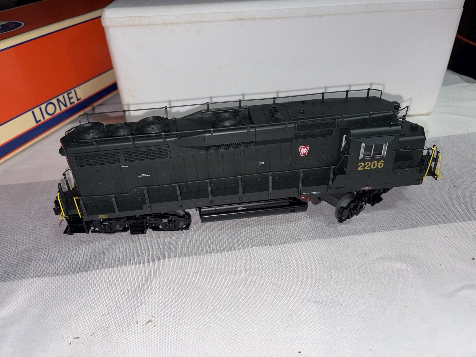 Lionel Pennsylvania Gp-30 Diesel Locomotive Nonpowered 6-28859 Brand New