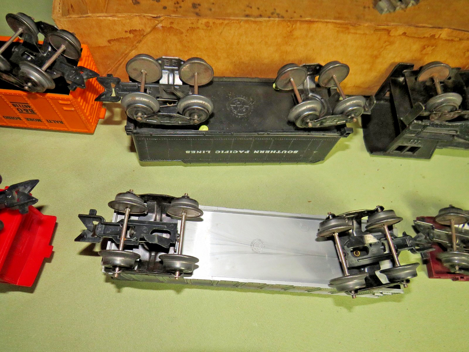 VINTAGE 1950s UNIQUE / MARX O OR 027 GAUGE ELECTRIC FREIGHT TRAIN SET IN BOX