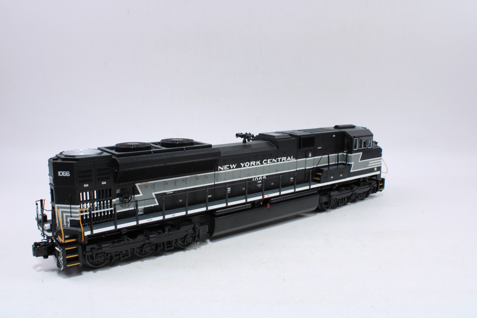 MTH 20-20274-3 O Gauge SD70ACe Diesel Engine New York Central #1066 Non-Powered