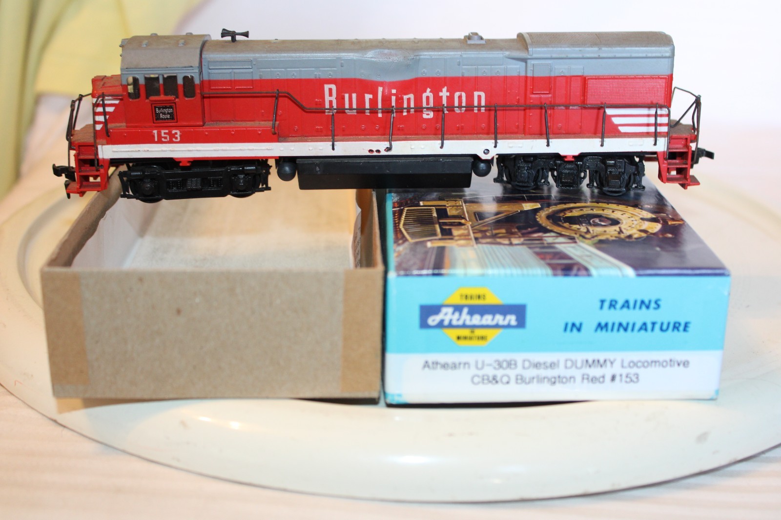 HO Scale Athearn U-30B Diesel Locomotive Burlington #153 Red DUMMY Loco