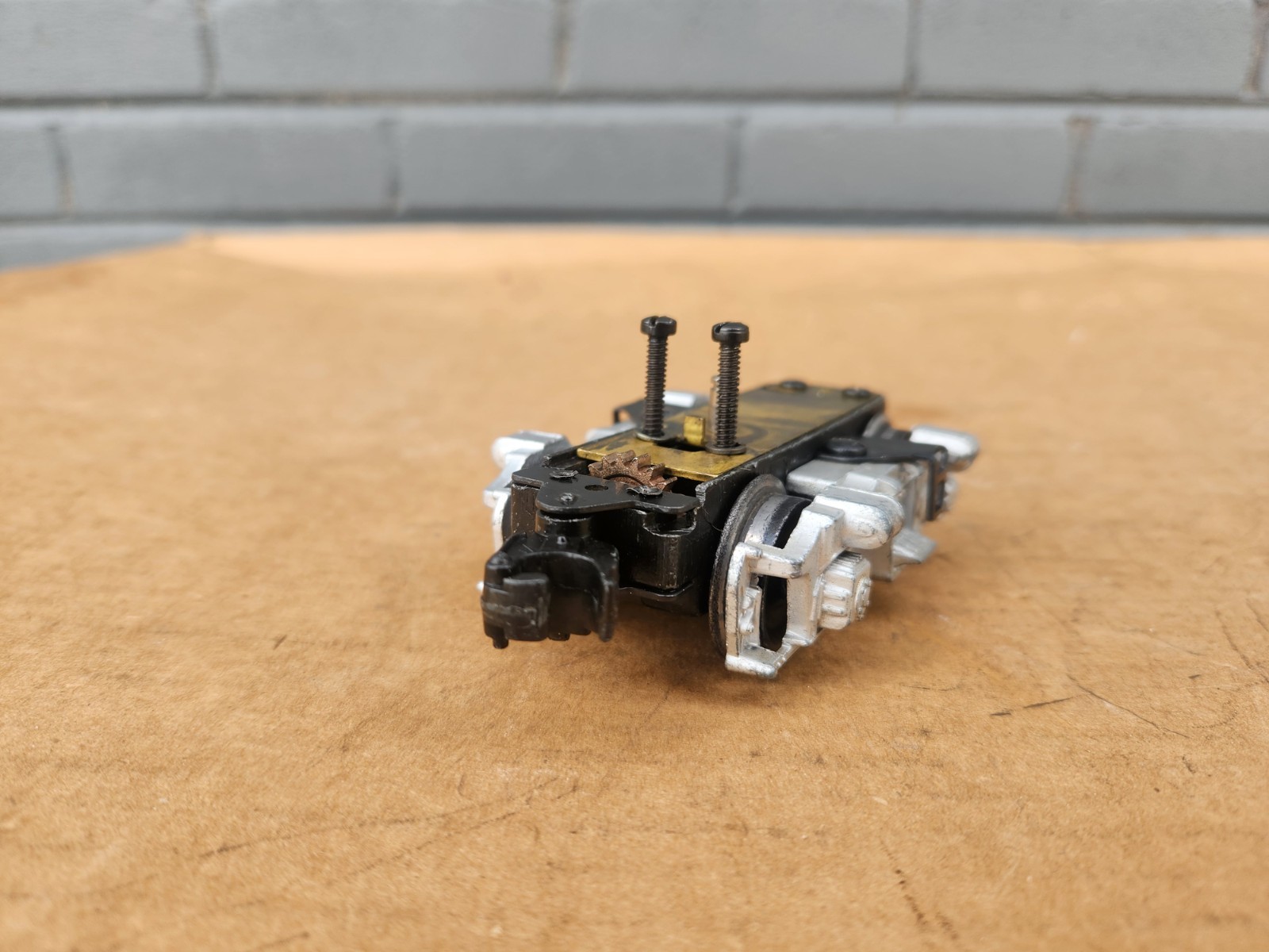 PostwarLionel 2343 2353 F3 Geared Rear A Unit Truck Magnetraction Serviced Clean