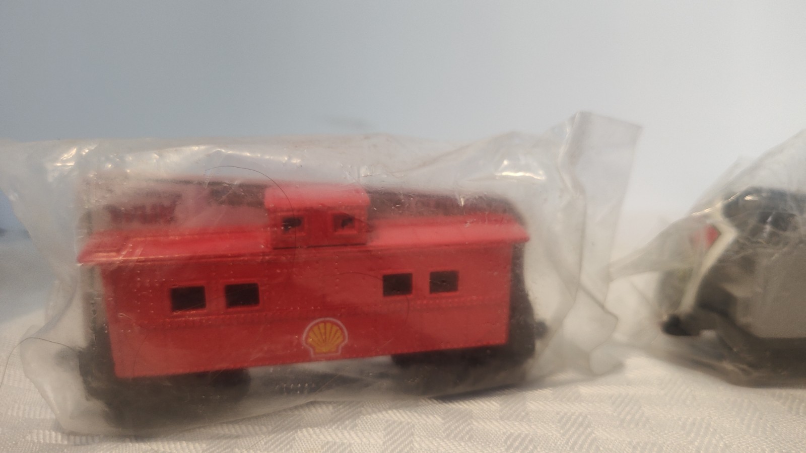 NOS Set of 3 Atlas Model Railroad Co. Shell Oil Die Cast Train Cars HO Scale