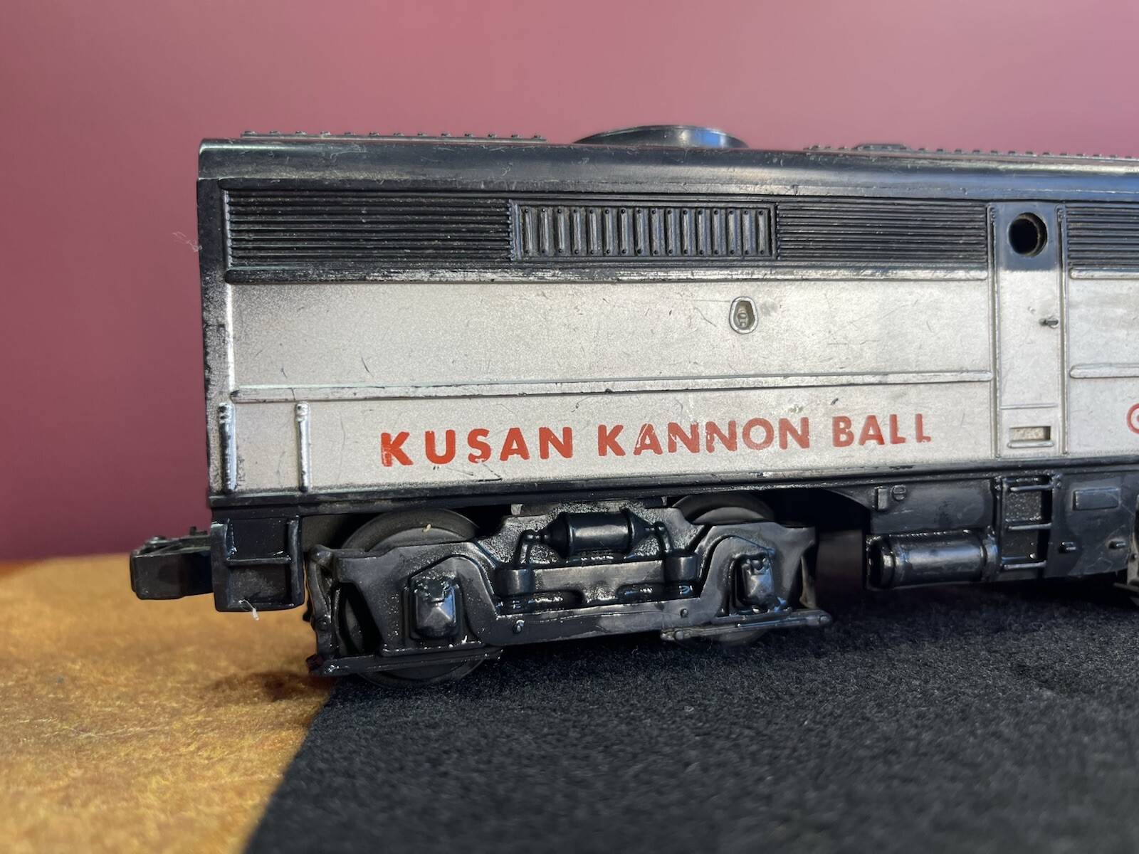 Vintage Train – KMT Kusan ‘Auburn’ 2716 ALCO Dummy Diesel Locomotive Kannon Ball