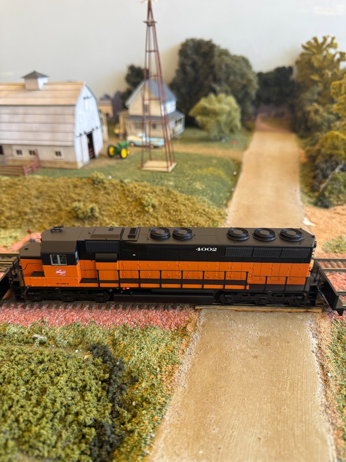 HO Proto 2000 #433-30730 SD45 Milwaukee Road #4002 DCC Ready. TRO, IOB.