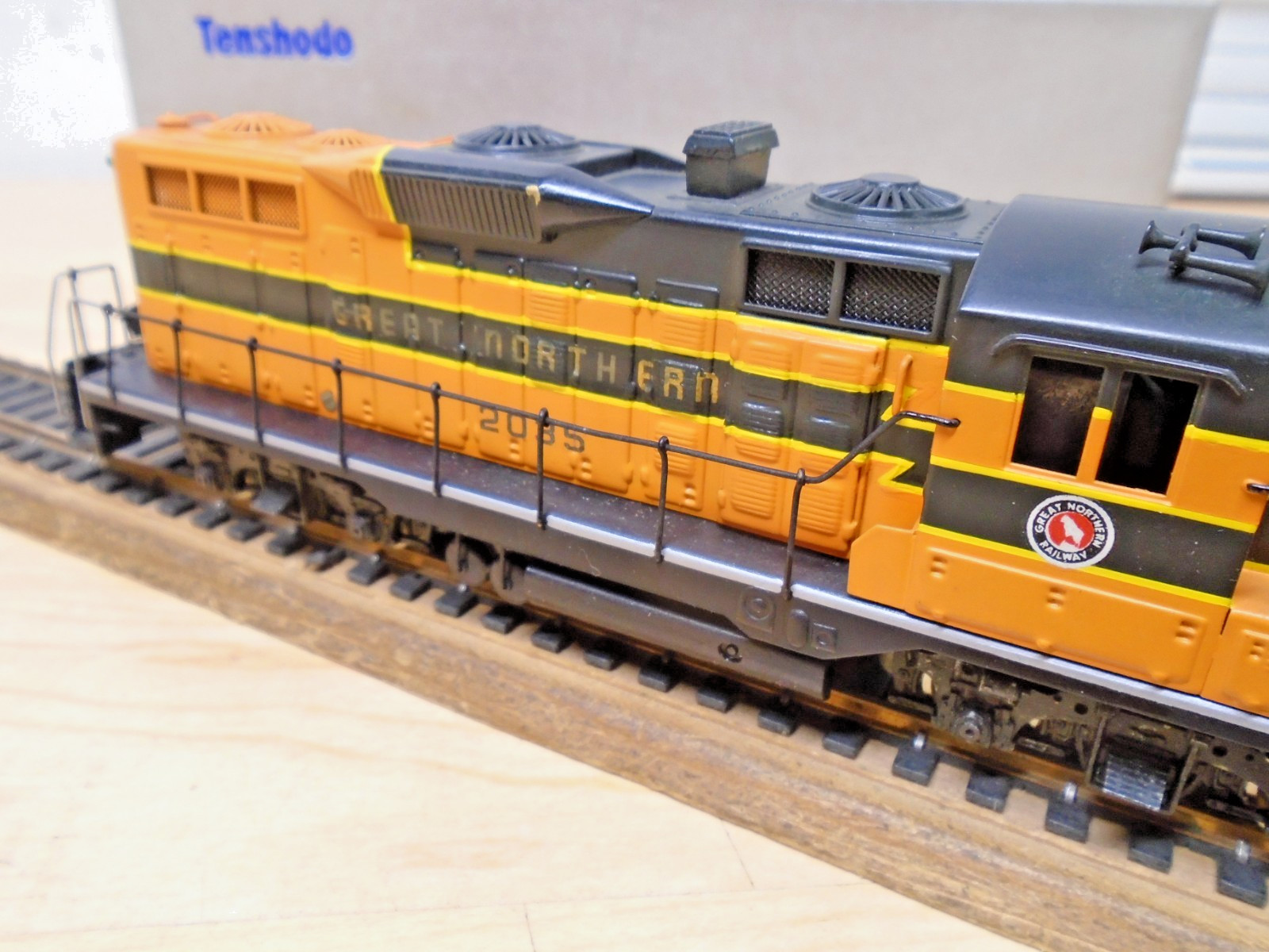 Tenshodo Japan BRASS HO Finished Great Northern GP20 Diesel Loco Run/Light OB