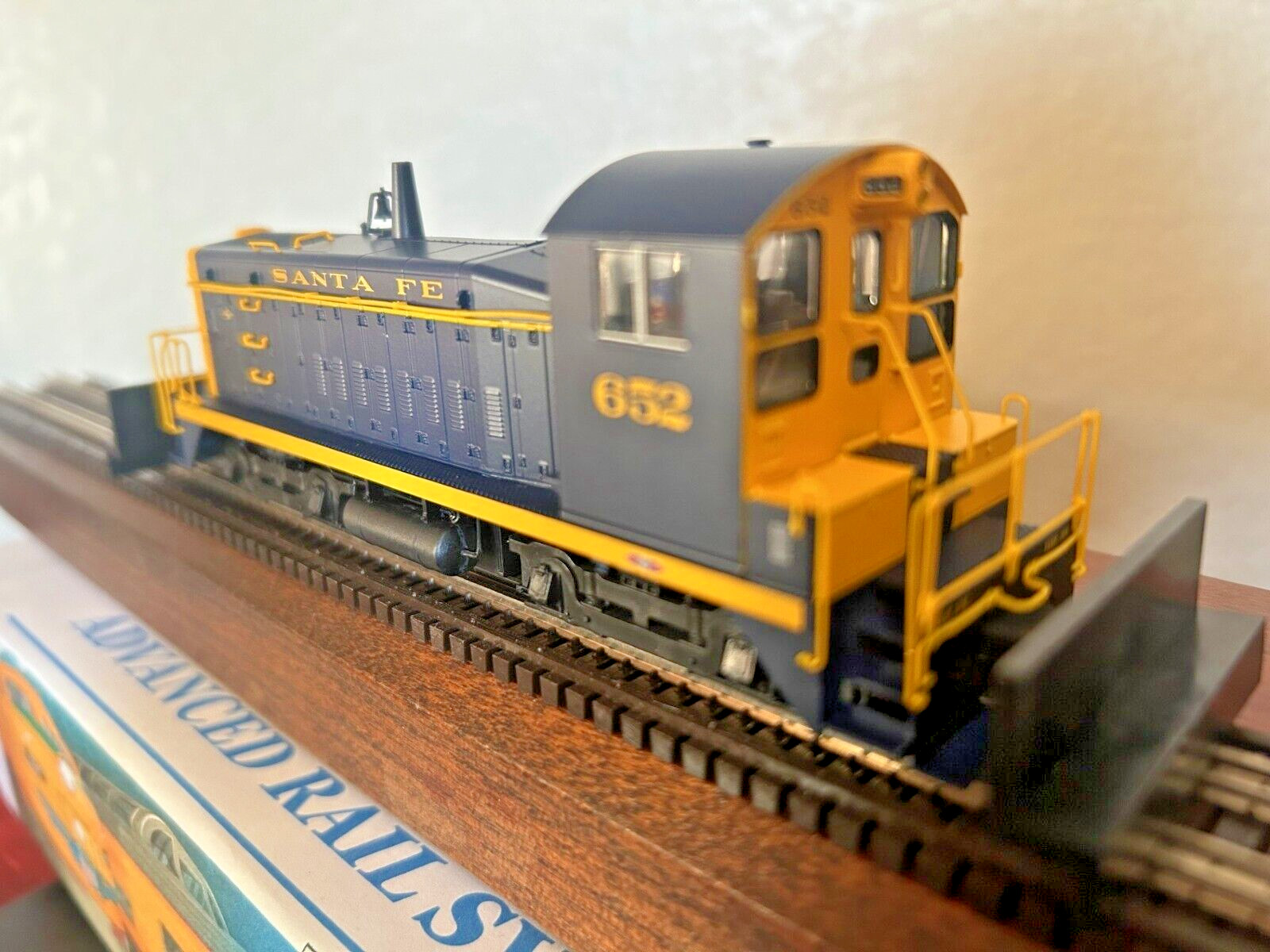SW8/900 SWITCHER – ATSF SANTA FE -DC/DCC Ready LOCO – HO Scale -“ATSF”-NEW OOP