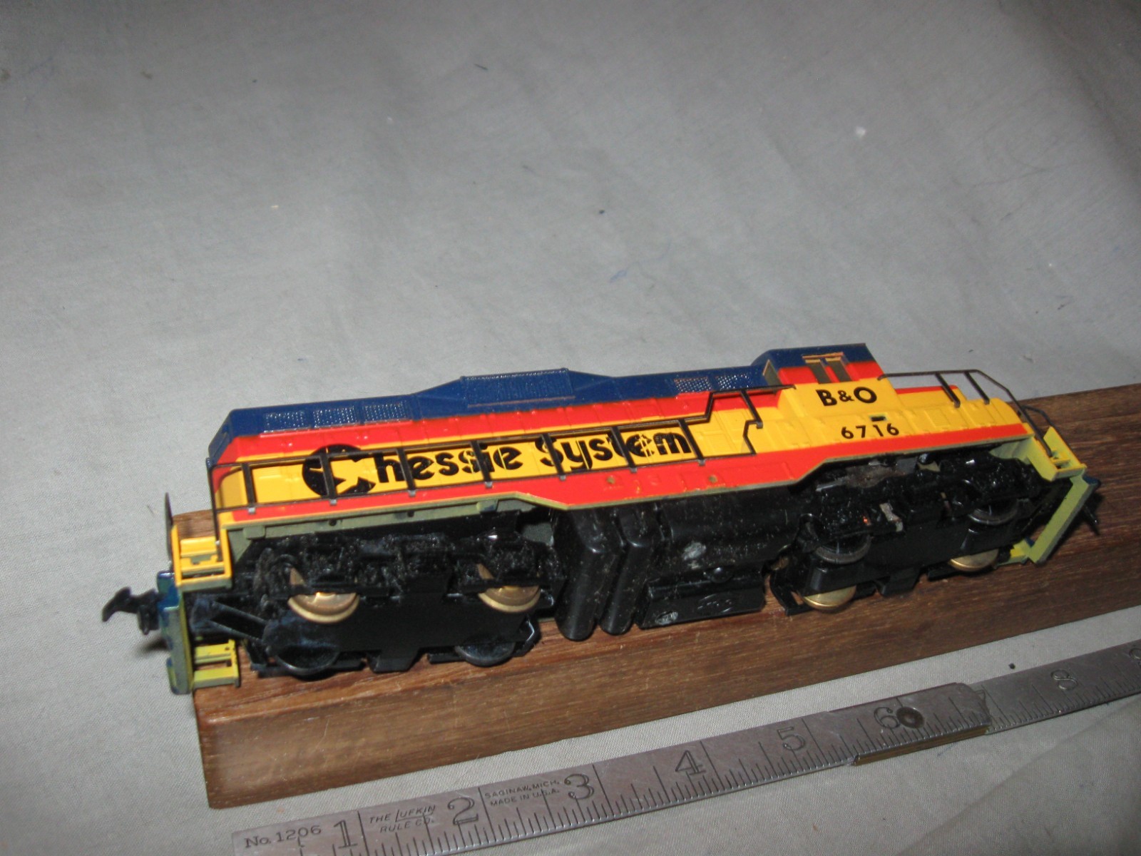 X3972 HO COX CHESSIE SYSTEM B&O RR 6716 EMD GP9 DIESEL LOCO