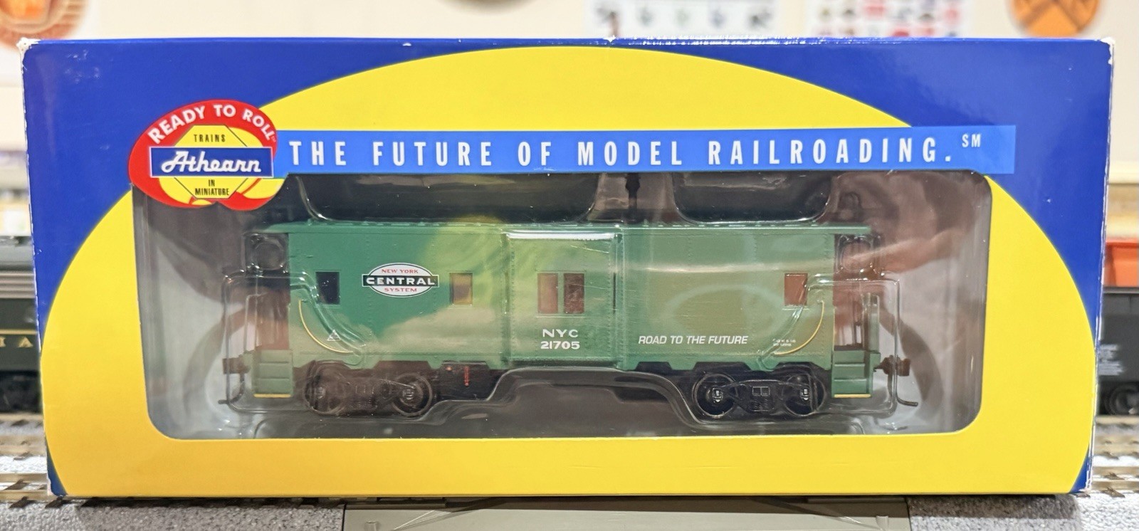 KATO HO SCALE GP35 NEW YORK CENTRAL + CABOOSE