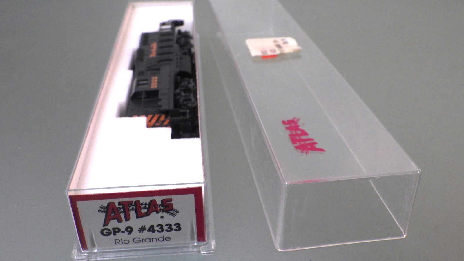 N-Atlas / Kato Powered GP-9 Locomotive Engine in Box * Rio Grande loose railing