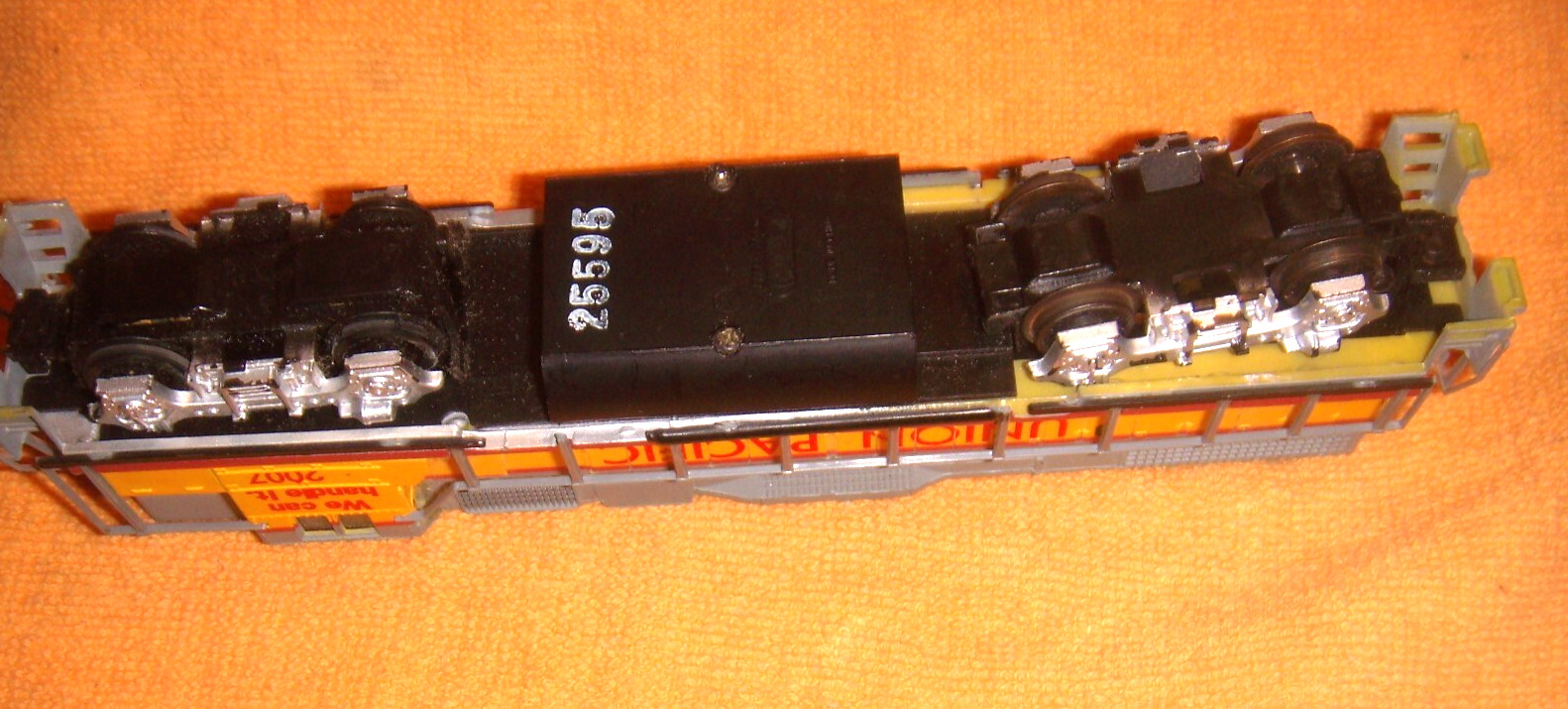 HO Union Pacific GP38-2 Hi Nose EMD Diesel Locomotive #2007 – Tested & Running