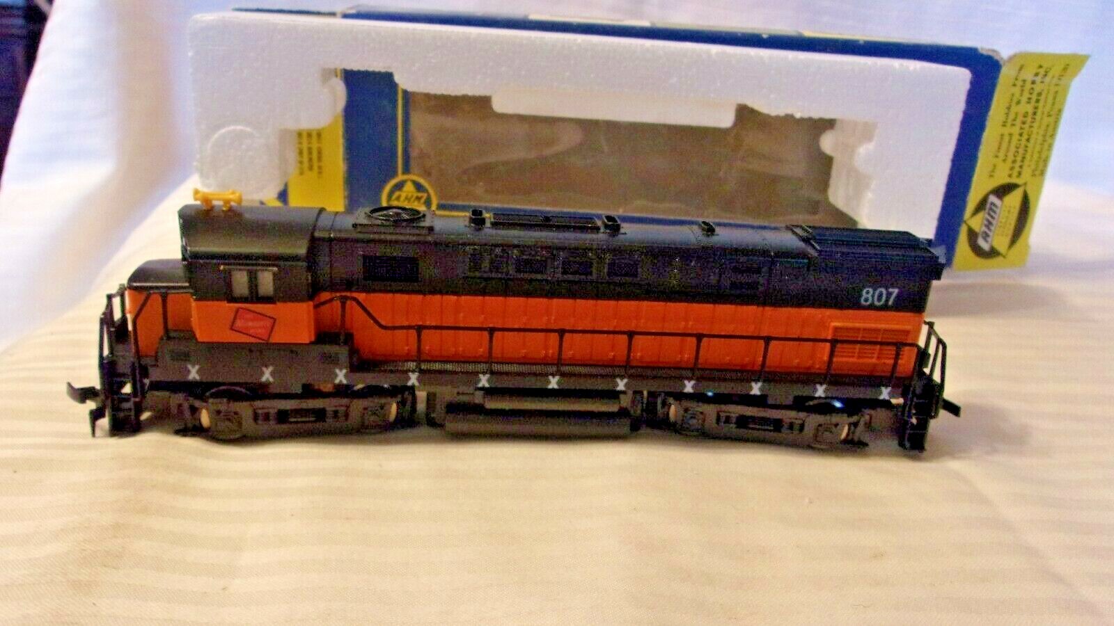 HO Scale AHM Alco Century 424 Diesel Locomotive, Milwaukee Road, Orange #807