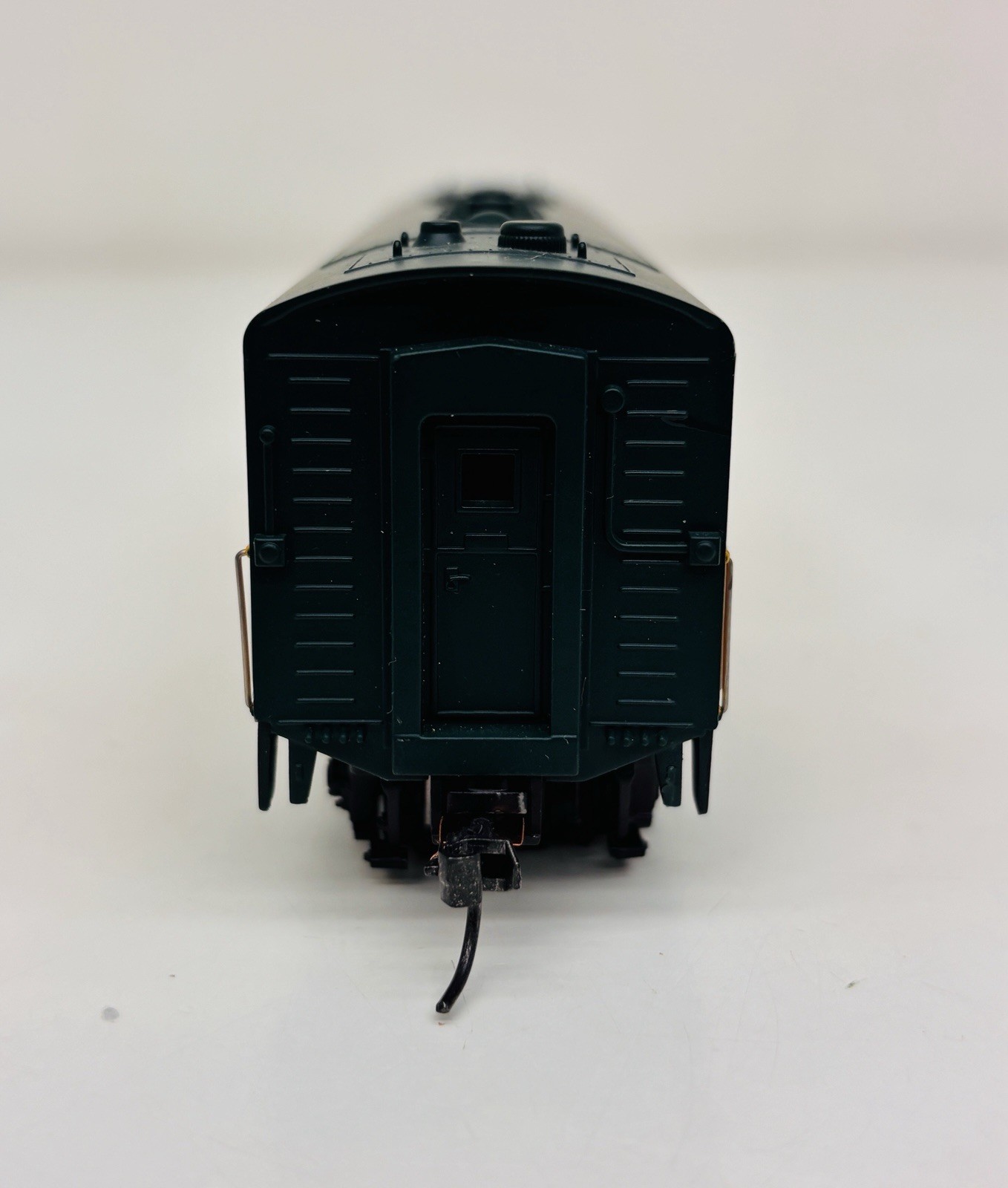 MRC Platinum HO Chicago & North Western C&NW F7B Non-Powered Dummy Diesel CD124