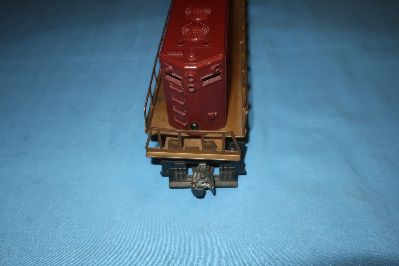 Lionel #2028 GP-7 Pennsylvania Diesel Locomotive. Runs Well