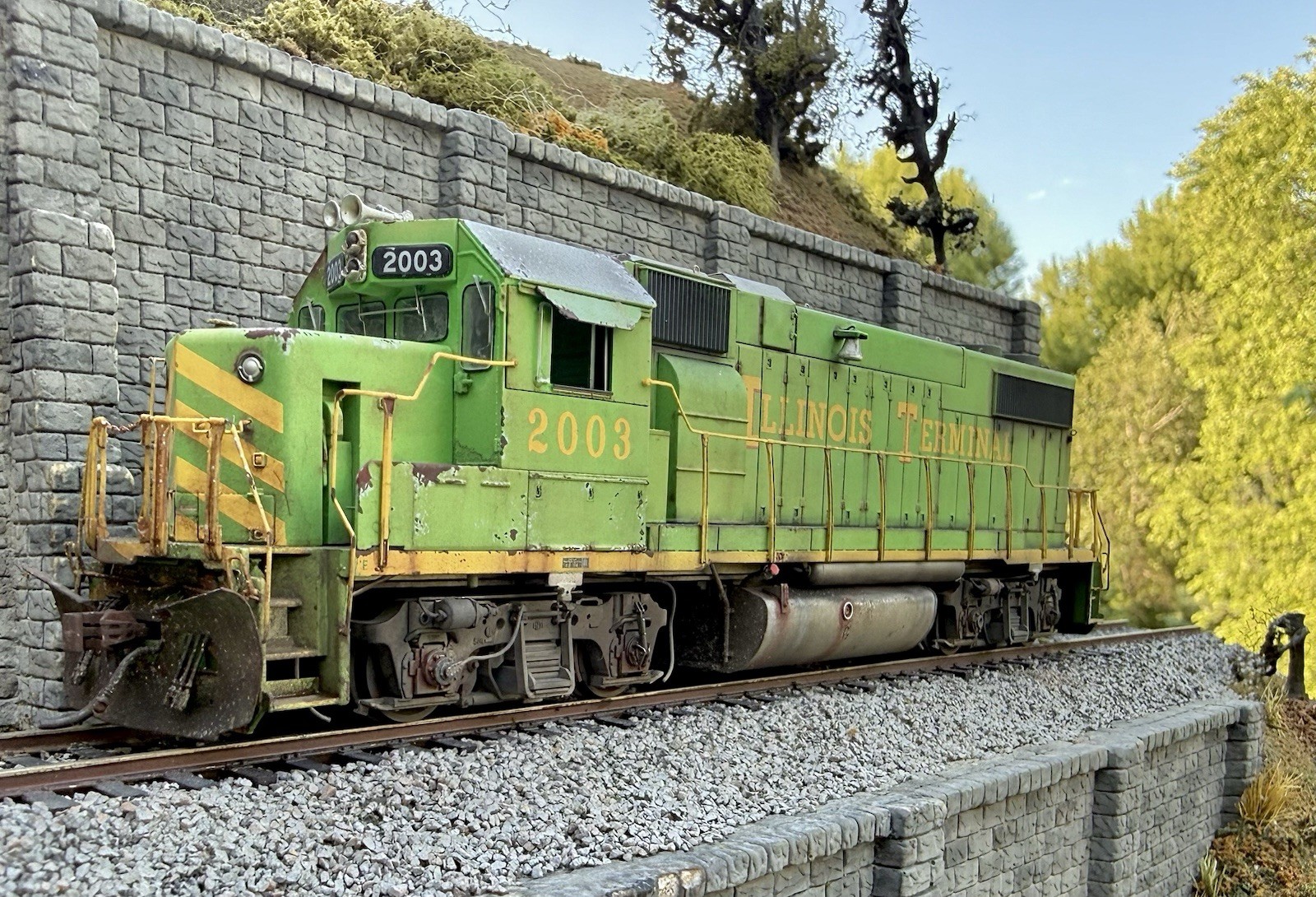 HO Scale Athearn Genesis Illinois Terminal #2003 GP38-2 DCC/SOUND/NIB/Weathered
