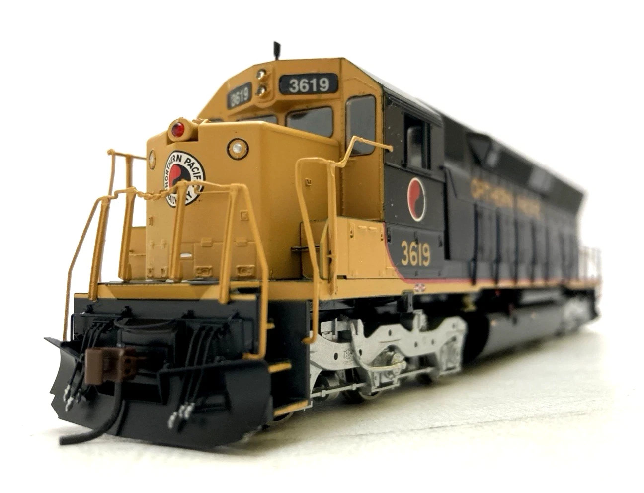 HO Athearn RTR 98036 SD450 Northern Pacific #3619 DCC Ready Quick Plug