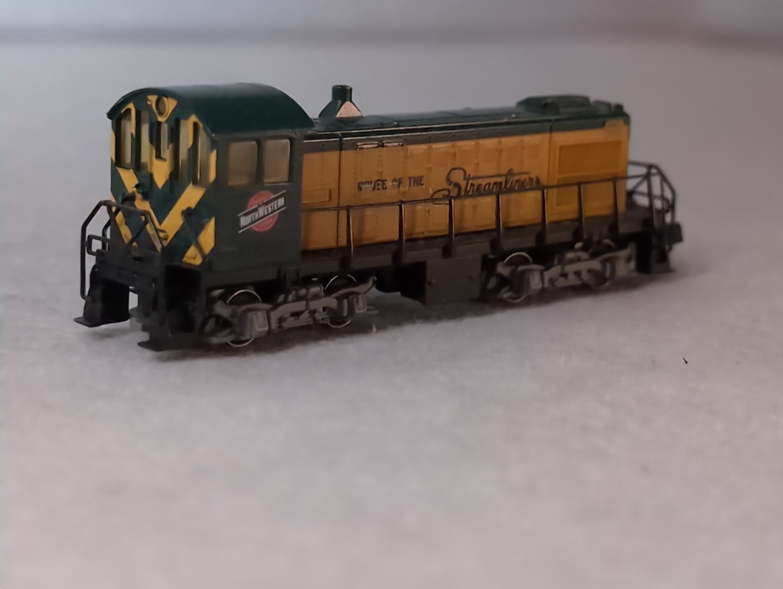 Arnold N Scale Burlington Route “Route of the 400” Switcher #1002 West Germany