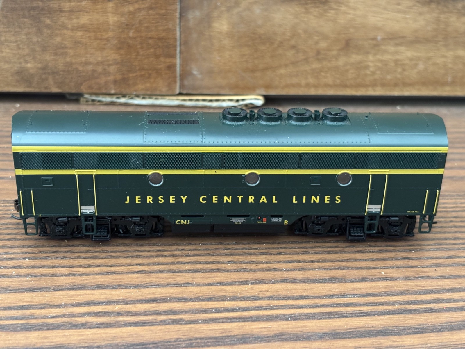 Athearn Genesis HO Scale Jersey Central F3 Locomotive and B Unit Excellent Runs