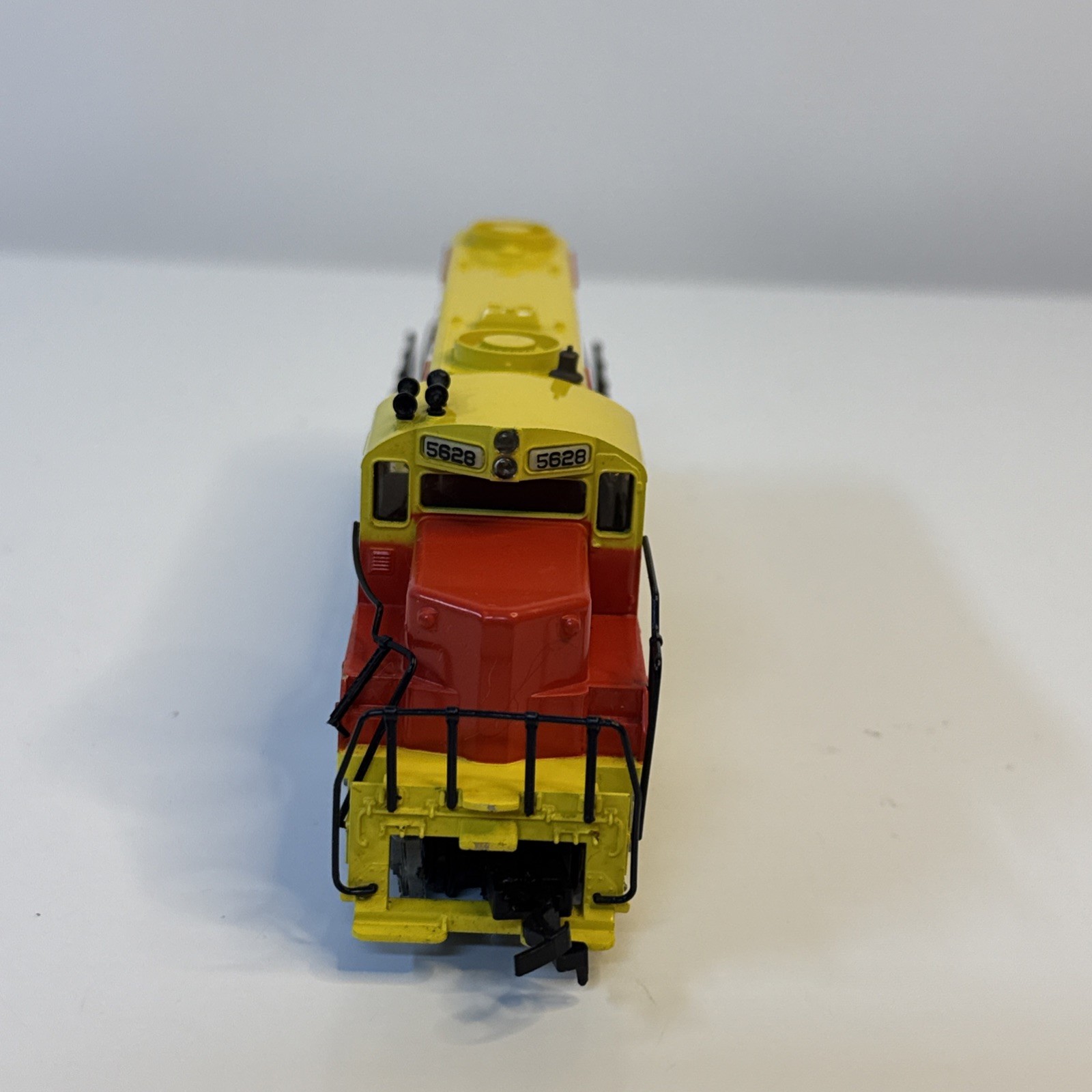 Vintage Chattanooga 5628 HO Scale Locomotive Red/Yellow Diesel Untested