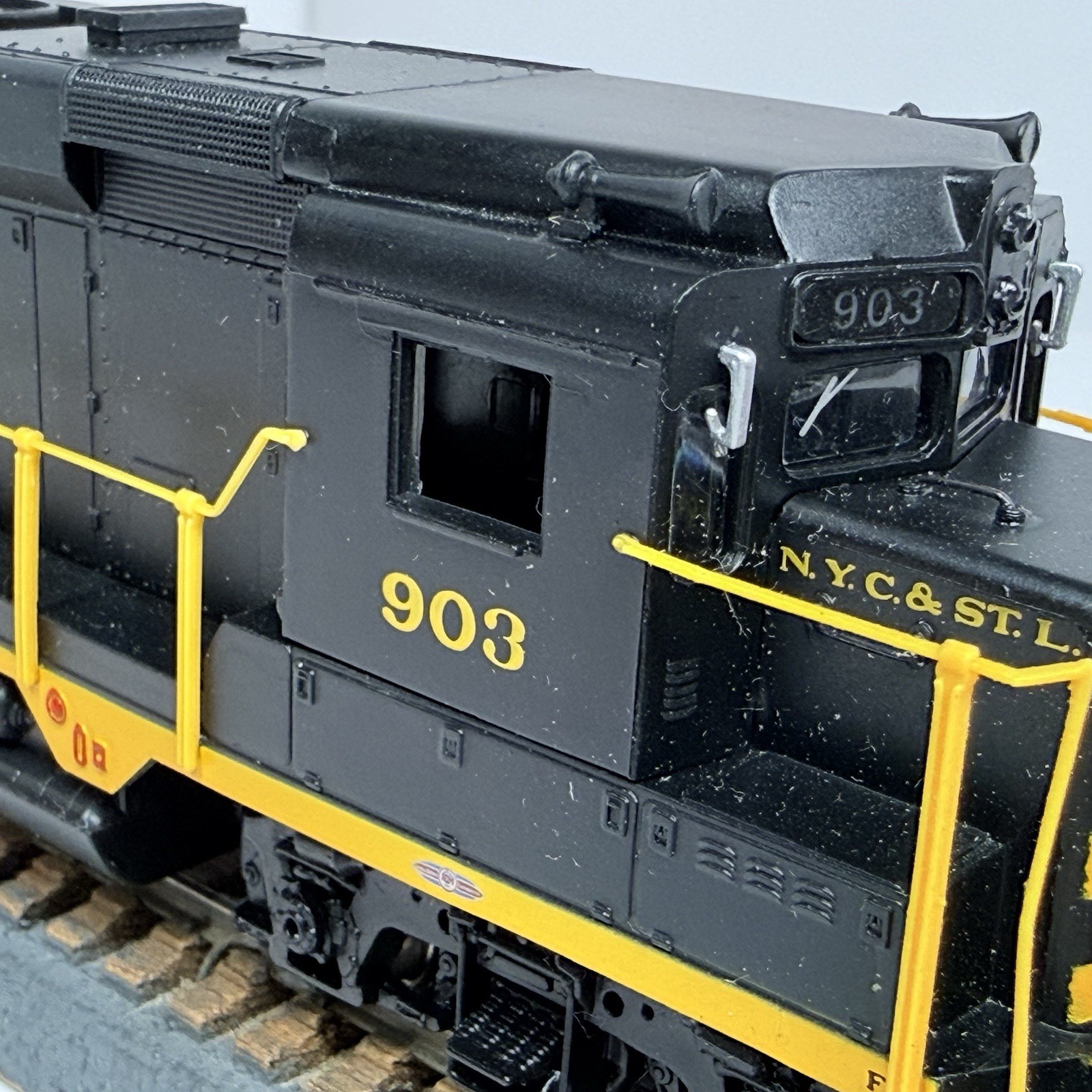 HO Scale DCC Bachmann 60809 Nickel Plate Road #903 GP30 Diesel Locomotive