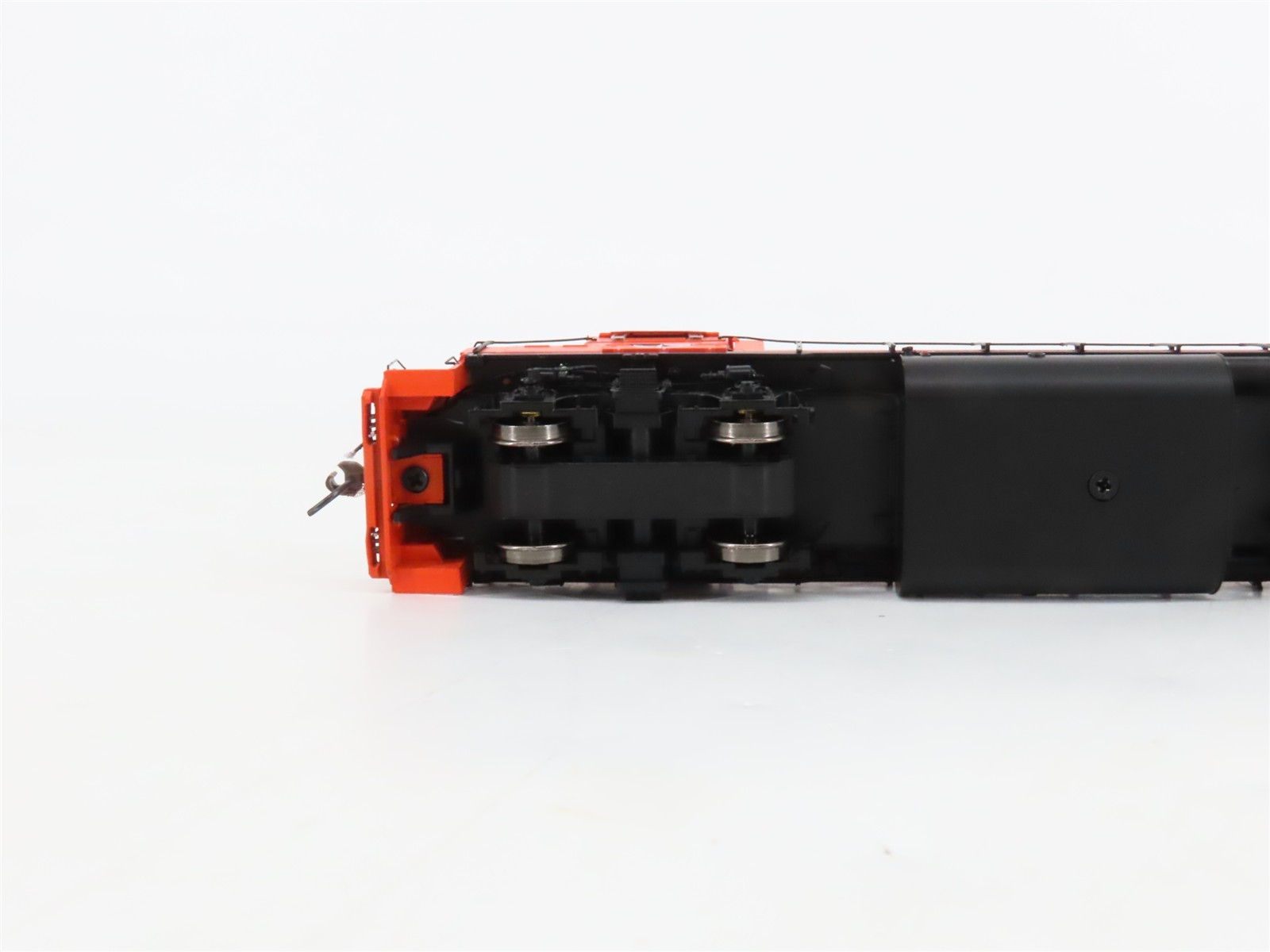 HO Athearn Genesis ATHG65413 DT&I EMD GP38-2 Ph. 1 Diesel #224 w/ DCC & Sound