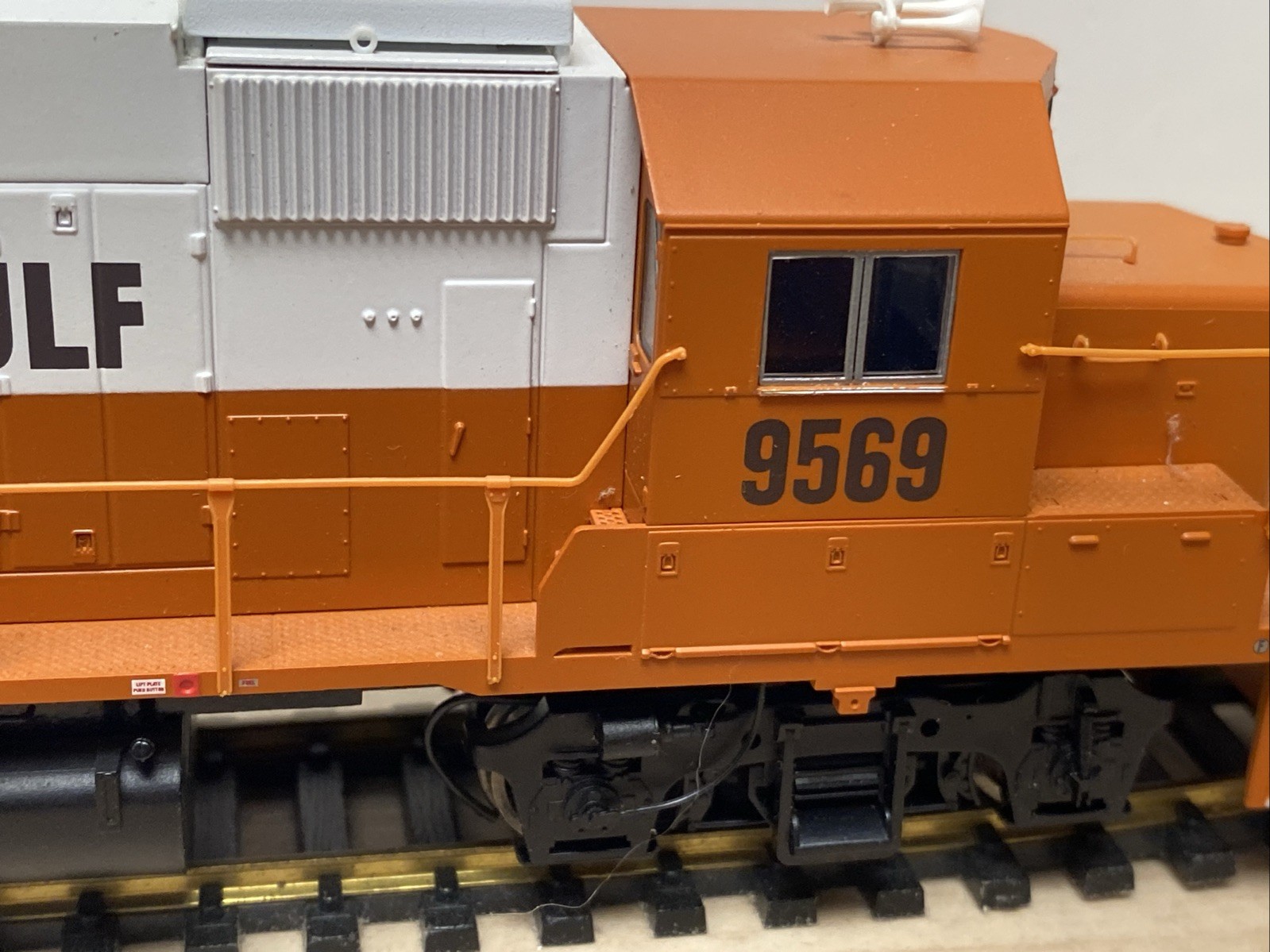 HO DC PROTO 2000 GP38-2 ILLINOIS CENTRAL GULF #9569 ICG Orange White No Box