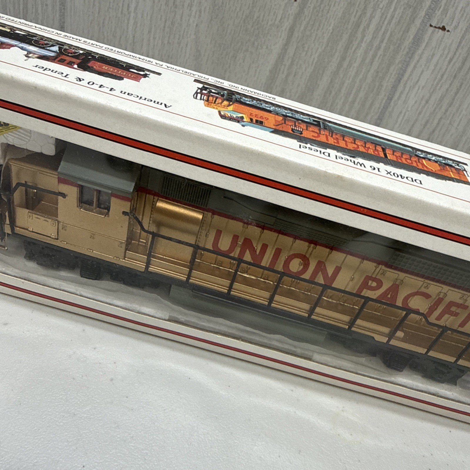 Bachmann HO Gauge Union Pacific GP 40 Gold Colored Engine New
