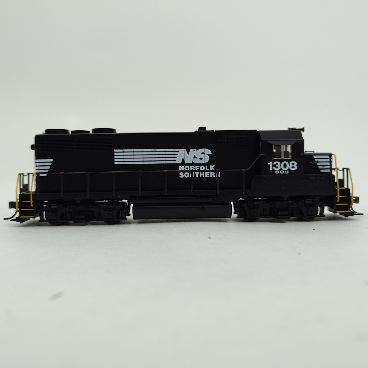 KATO HO Scale EMD GP35 Phase 1a Norfolk Southern #1308 W/O DB Locomotive 37-034
