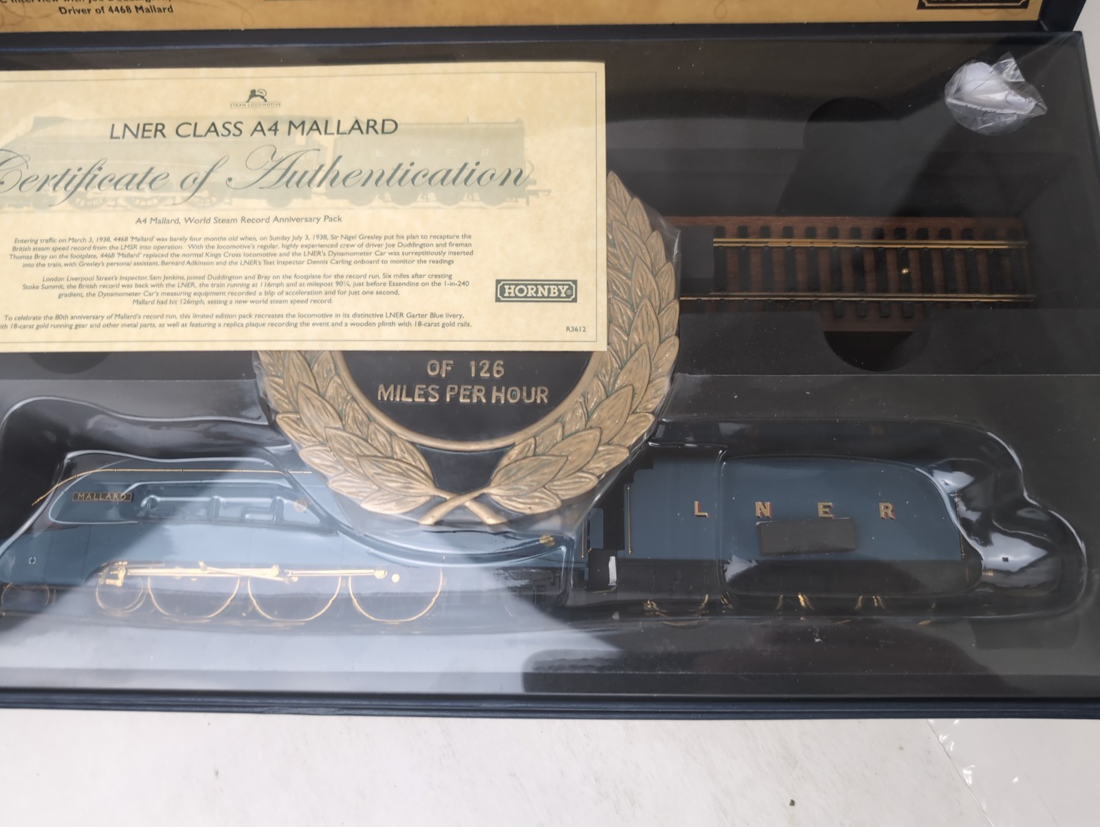 HORNBY – LNER 4-6-2 Class A4 Mallard “80th Anniversary” Limited Ed 18k Gold – OO