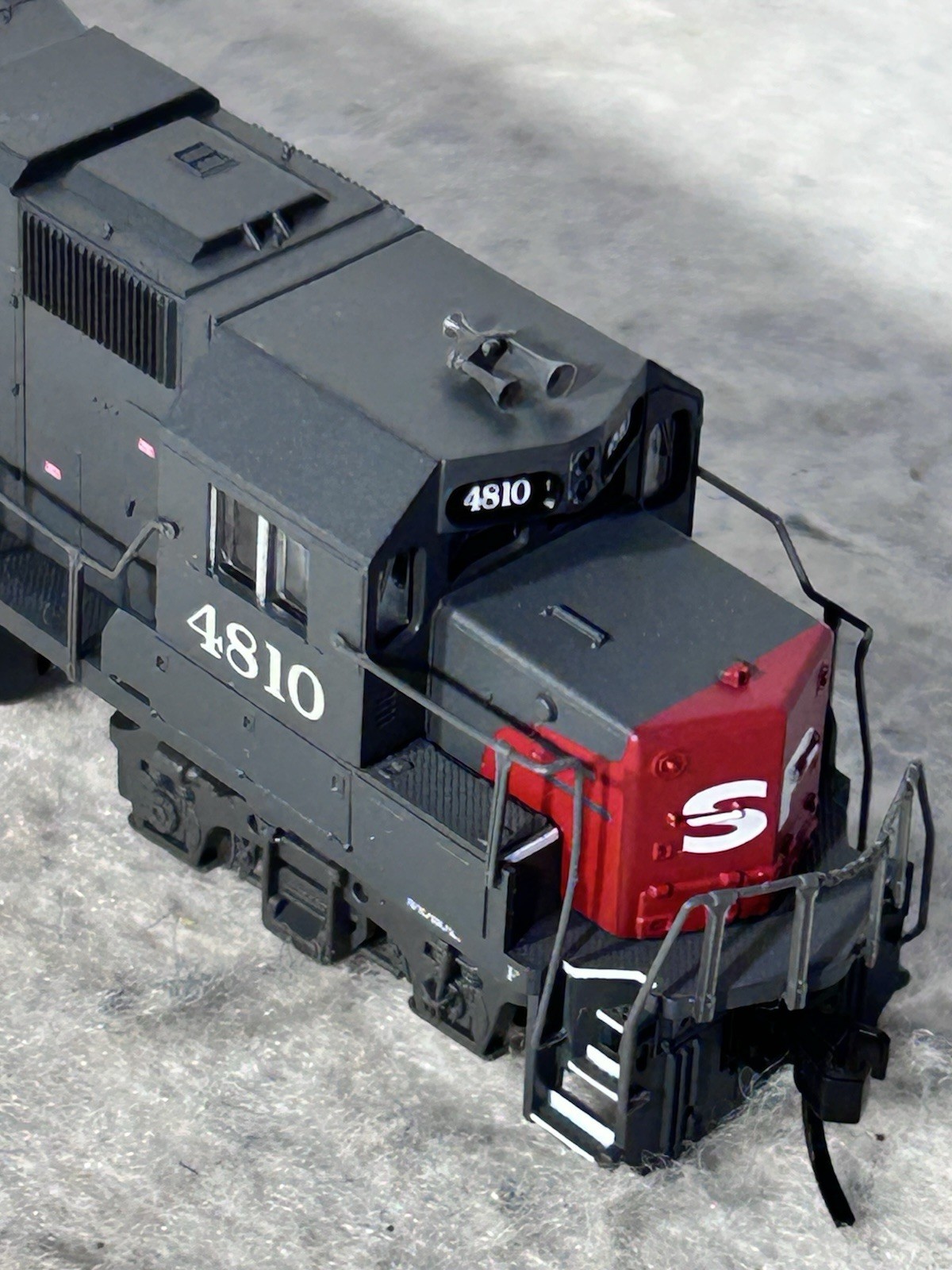 Beautiful Southern Pacific RR Bloody Nose Scheme GP-38-2 Diesel Engine N Gauge