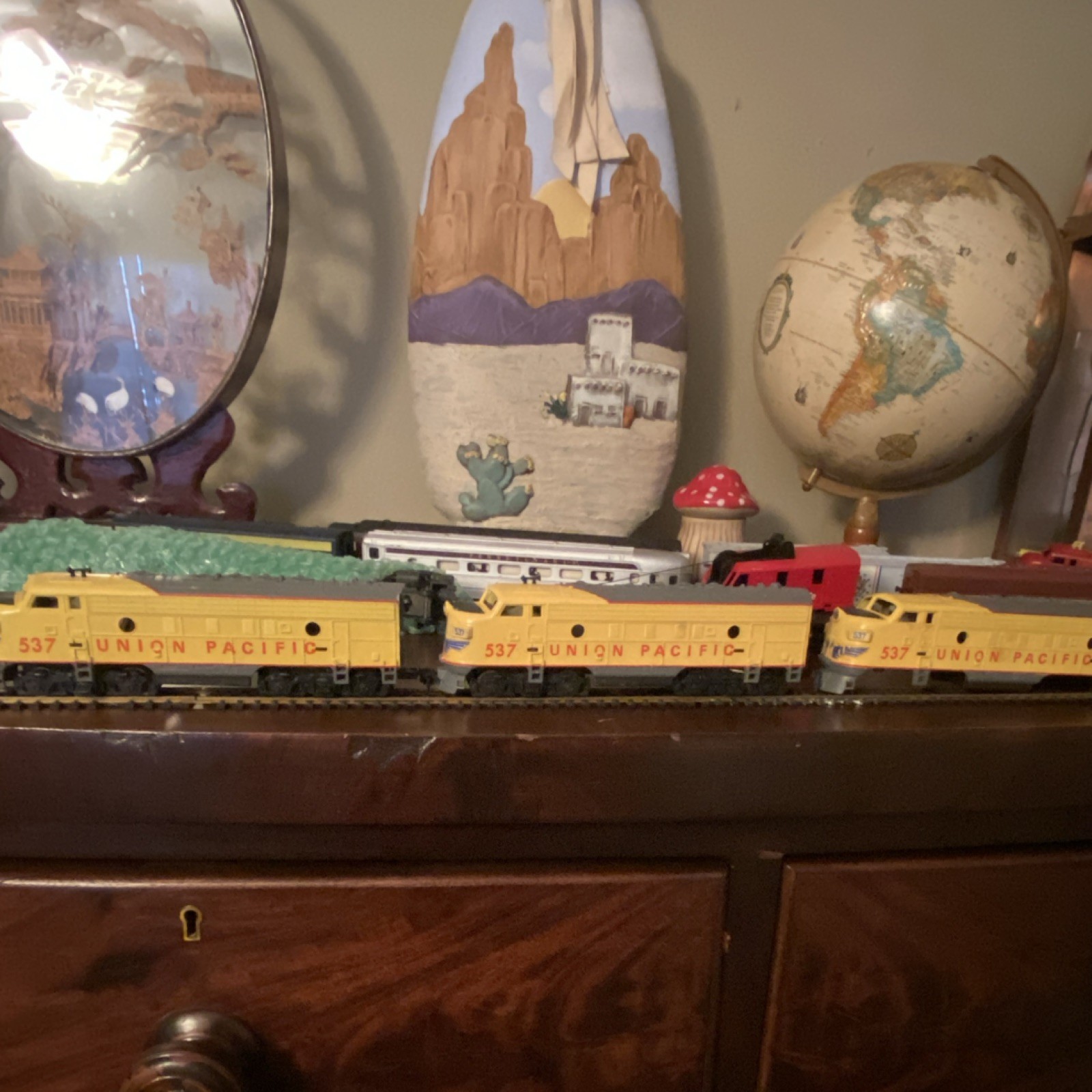 Union Pacific Diesel Locomotive HO Scale 537 Model Railroad Yellow Red Gray
