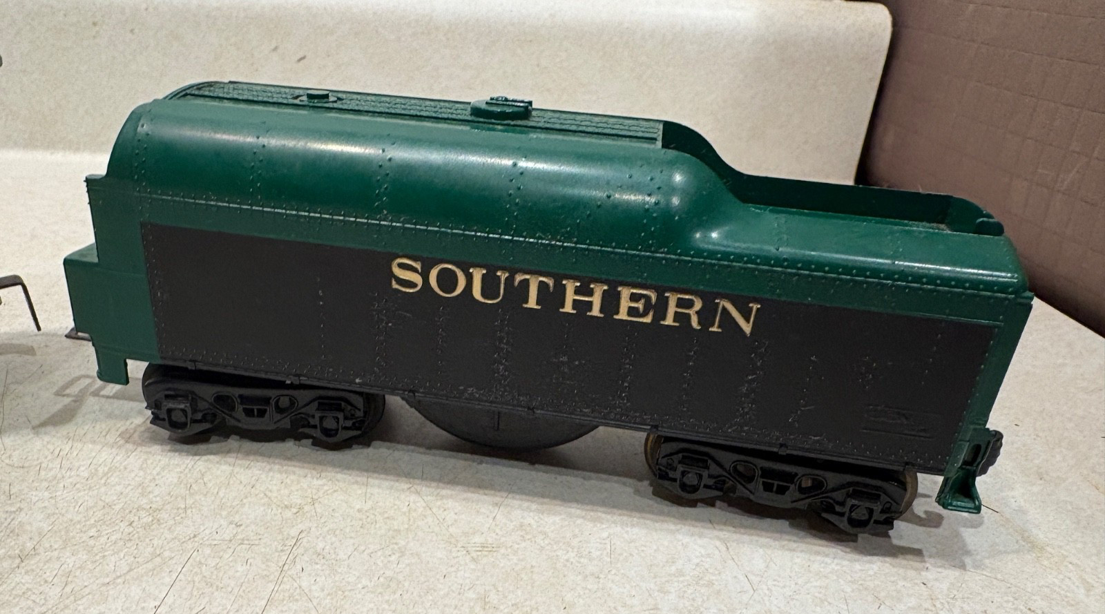 Vintage Lionel #8302 Green Steam Engine w/”Southern” Coal Tender Car