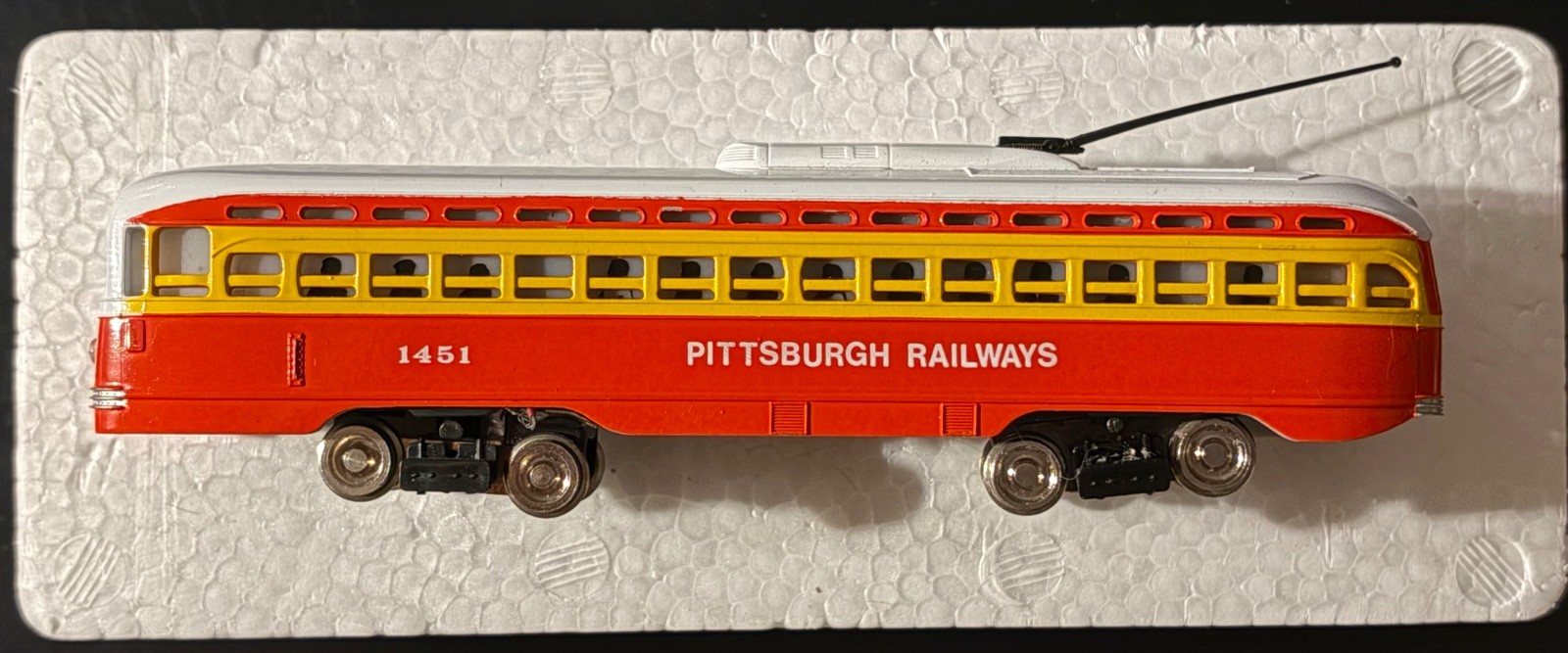 Bachmann Pittsburgh Railways #1451 Streamline PCC Trolley HO Scale *NOT WORKING*