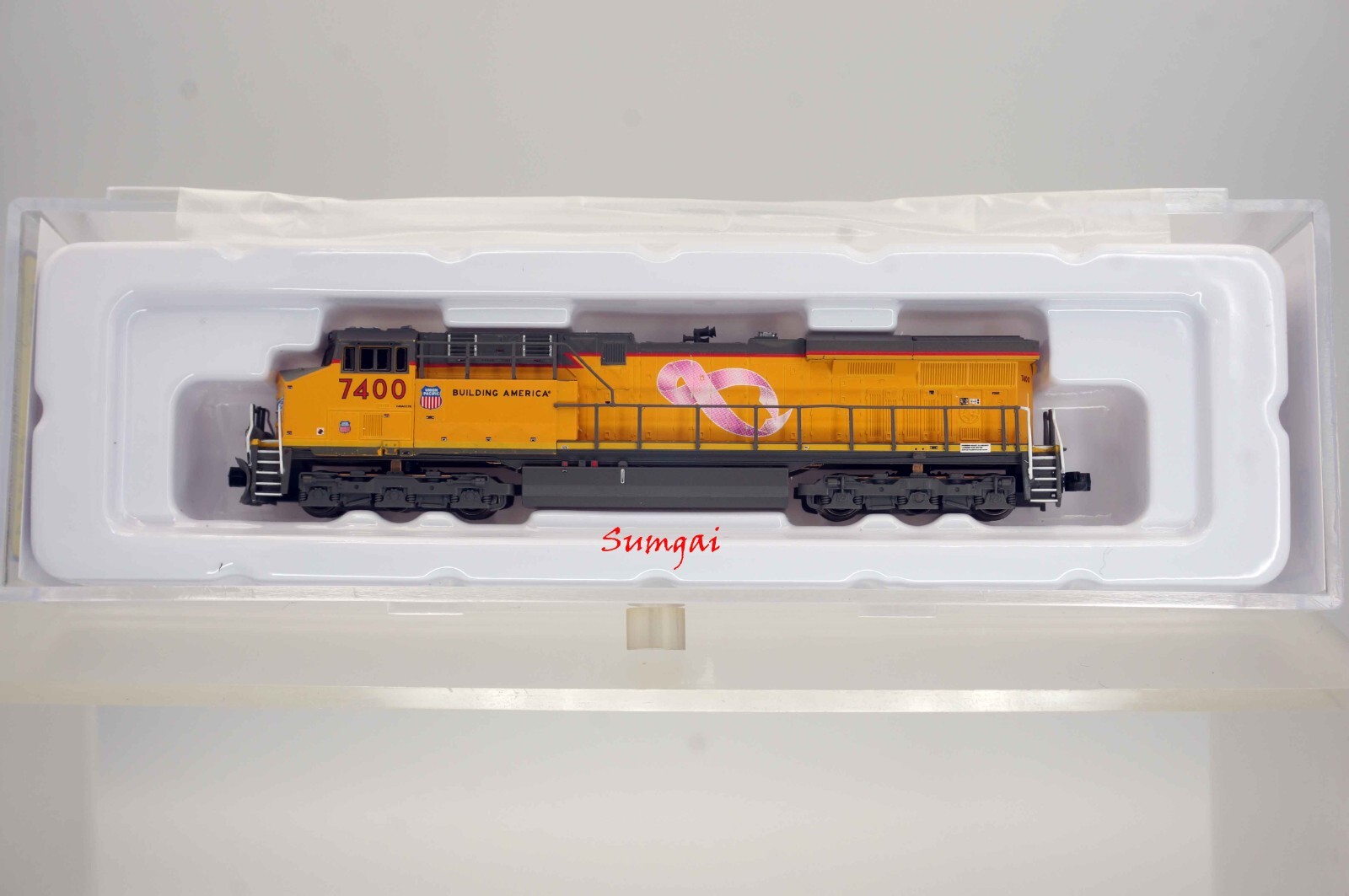 AZL-62414-1 UP Pink Ribbon ES44AC Diesel 7400 American Z Line Z Scale Z Gauge