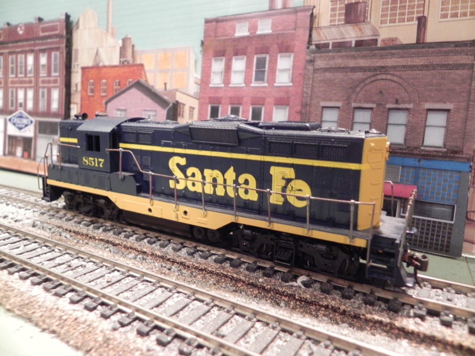 HO ENGINE LOCOMOTIVE SANTA FE GP9 KNUCKLE COUPLERS ATHEARN