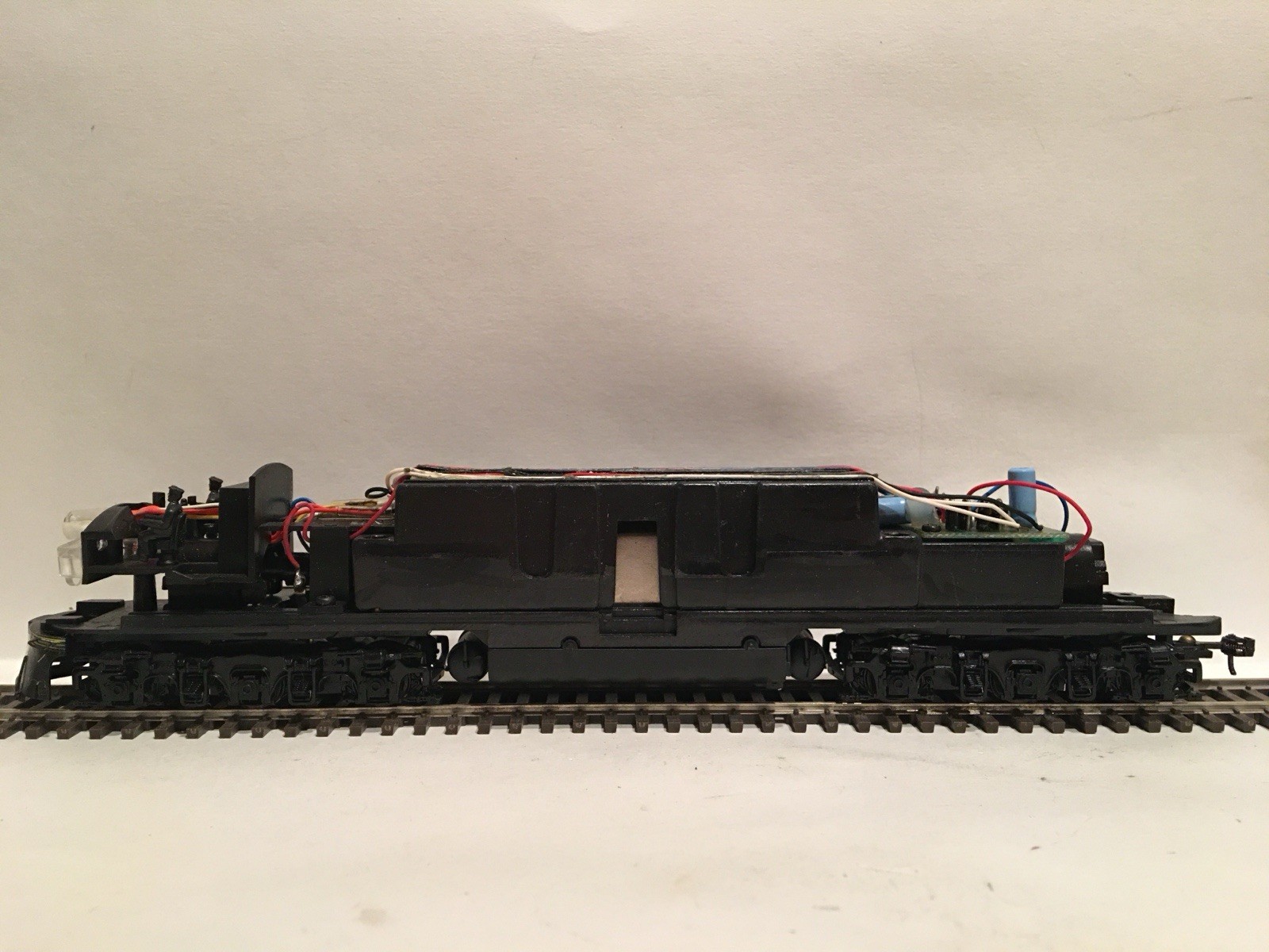 HO Proto 2000 Illinois Central E8/9 Powered Diesel Locomotive IC #4022