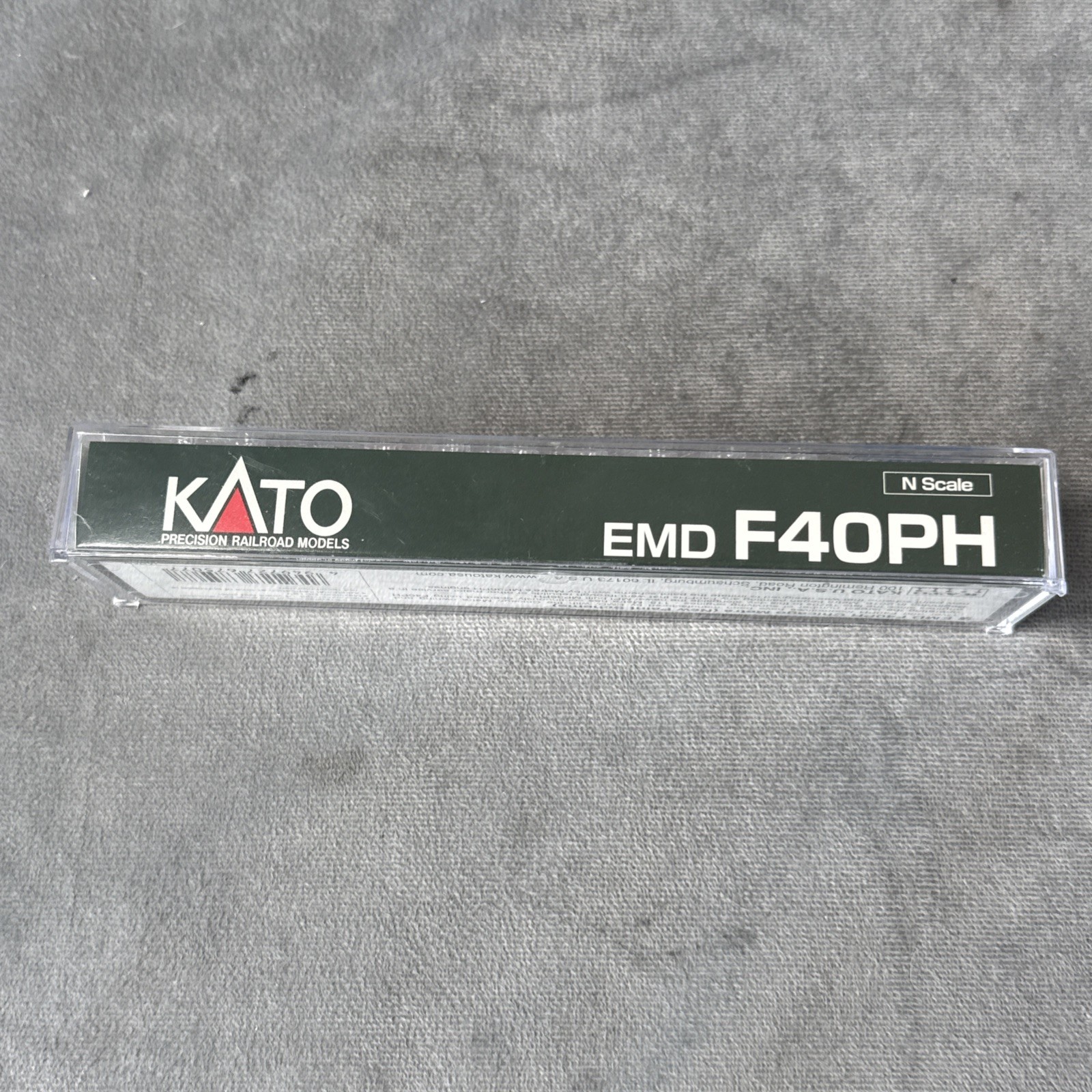Kato EMD F40PH Chicago Metra New Paint #181 176-9106 Village Of Schaumburg