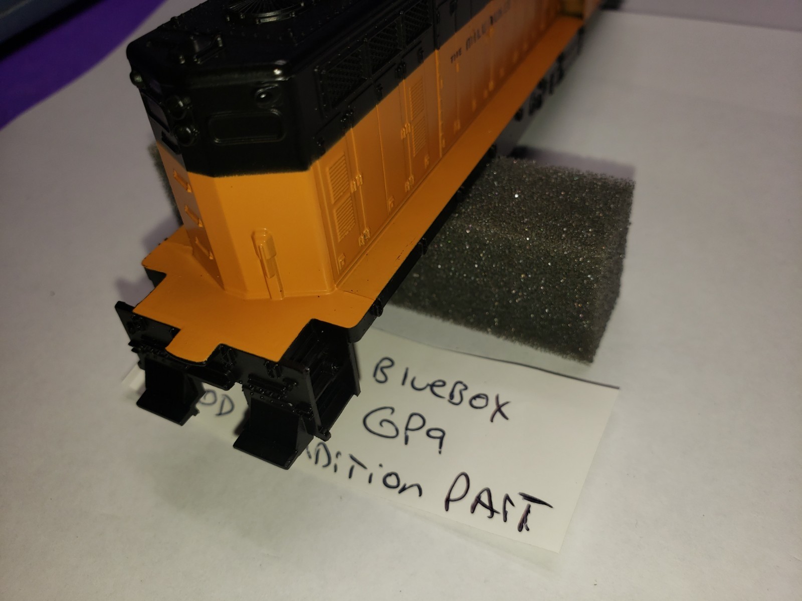 GP9 SHELL ONLY ATHEARN BLUE BOX 30590 HO SCALE Milwaukee Road Body
