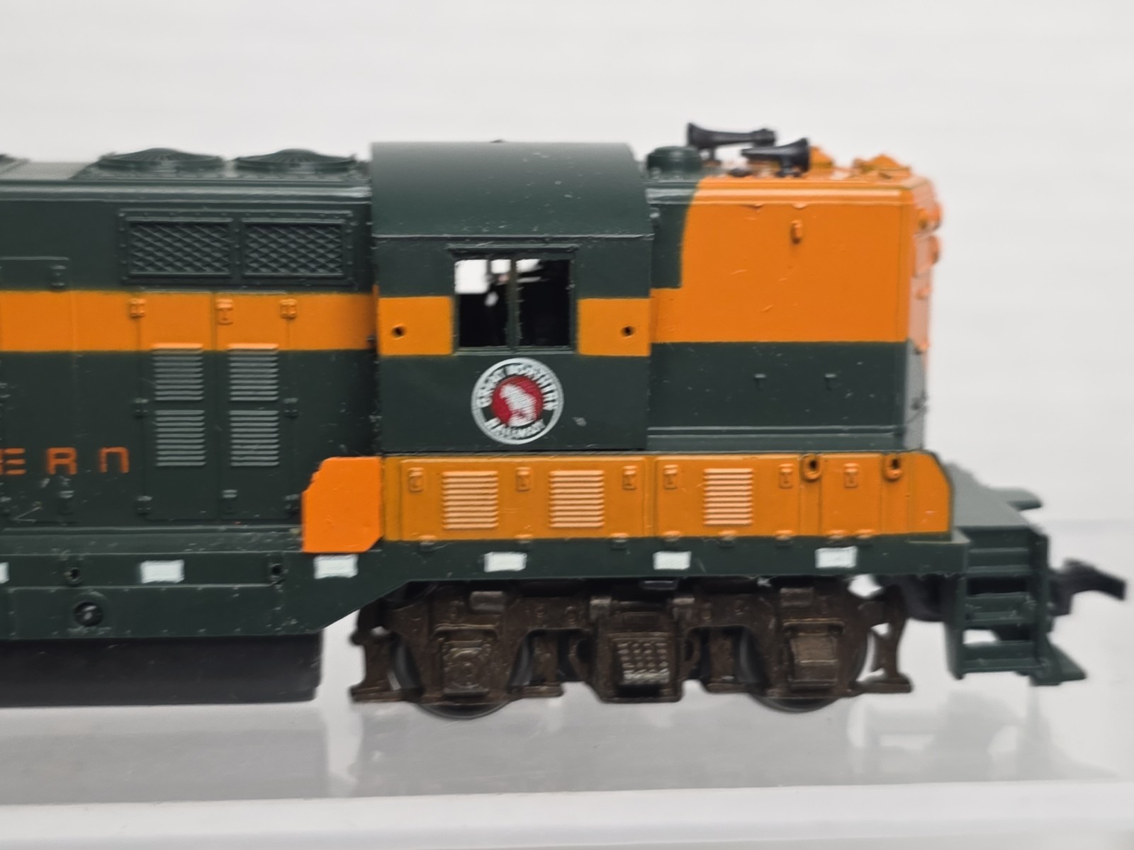 As Is Athearn HO Great Northern 707 GP-9 Diesel Loco Needs Motor Mounts Read Des