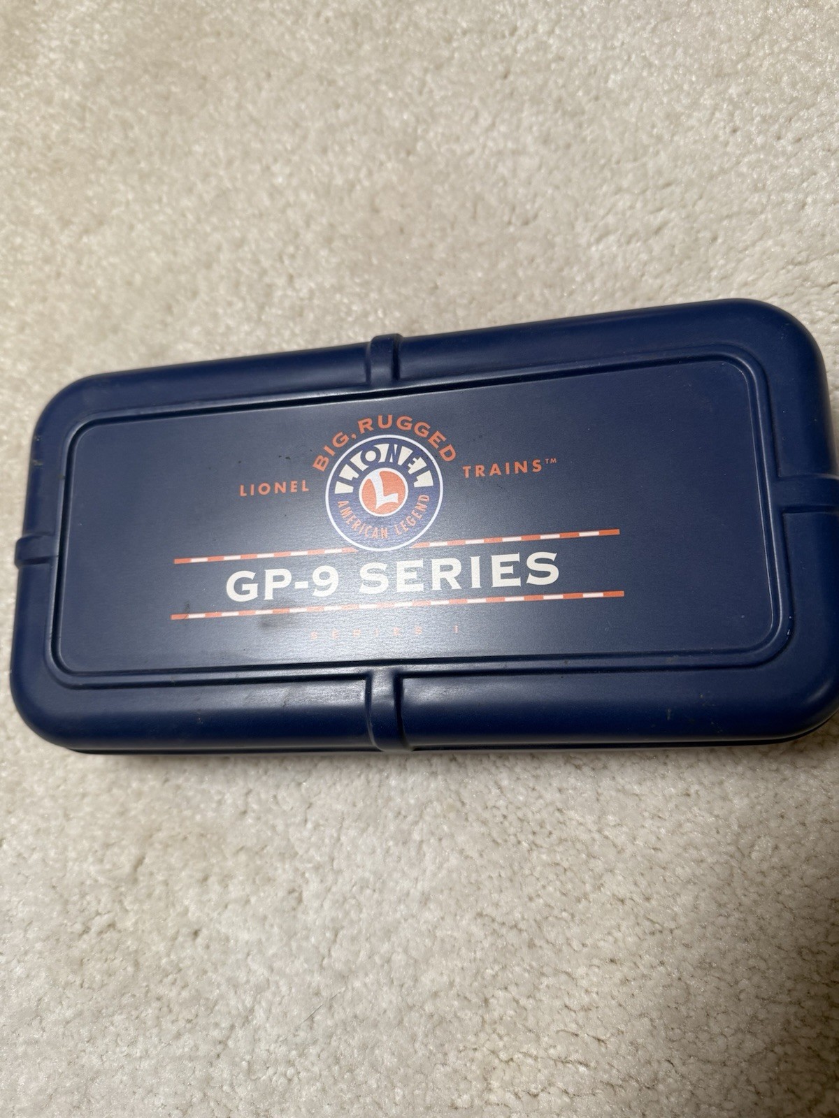 NEW YORK CENTRAL GP9 SERIES 1 LIONEL 5964 W/ DECORATIVE TIN 1:120
