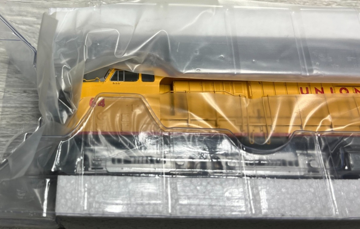 Athearn Genesis HO G41511 Gas Turbine w/Tender UP #64 DCC and Sound NEW