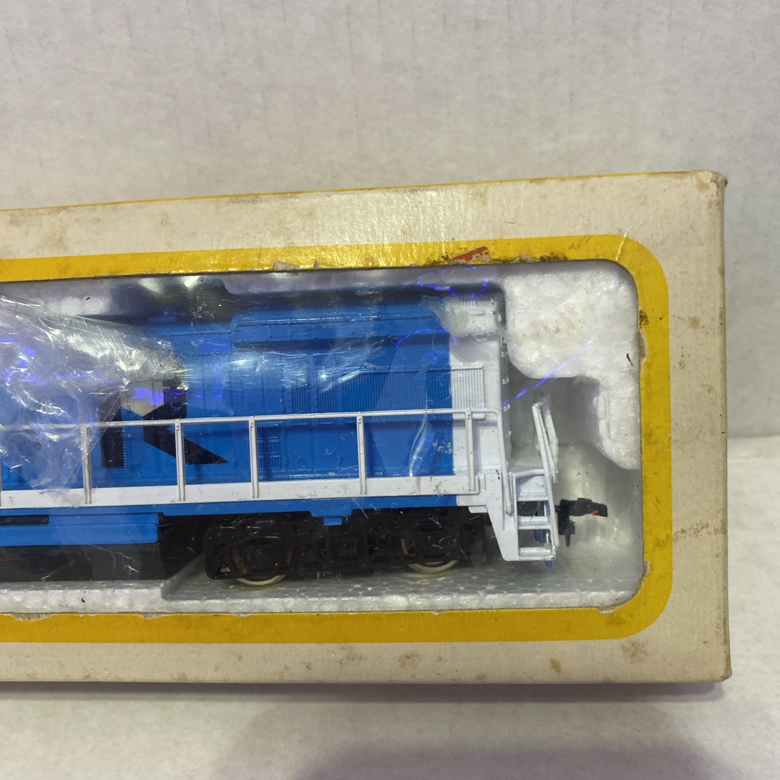 Bachmann HO Diesel Locomotive The Rock 4425 Lighted Blue White Black NIB