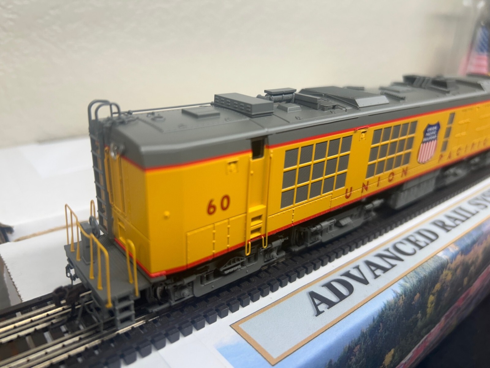 UNION PACIFIC – 1st GEN GAS TURBINE #60 LOCO – DC/DCC plug – HO Scale – NEW