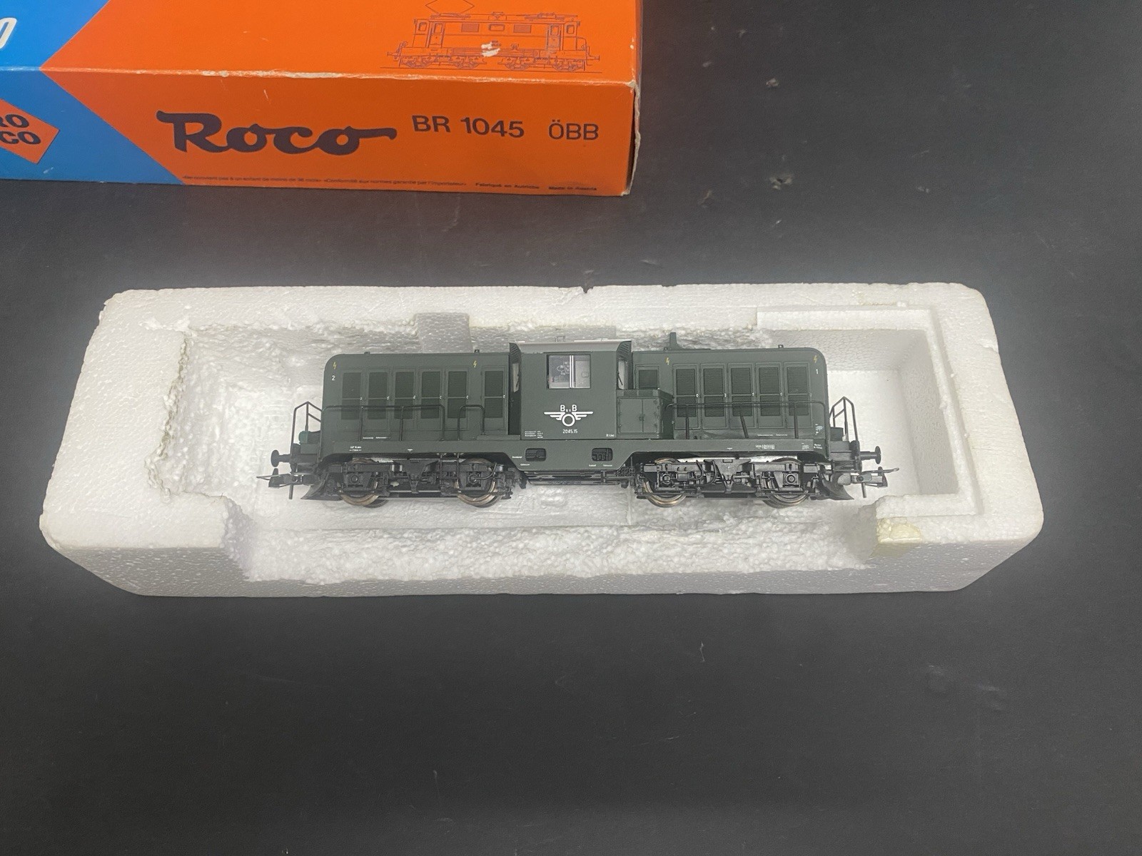 Roco 73463 Diesel Locomotive 2045.13 OBB HO scale with wrong box B9