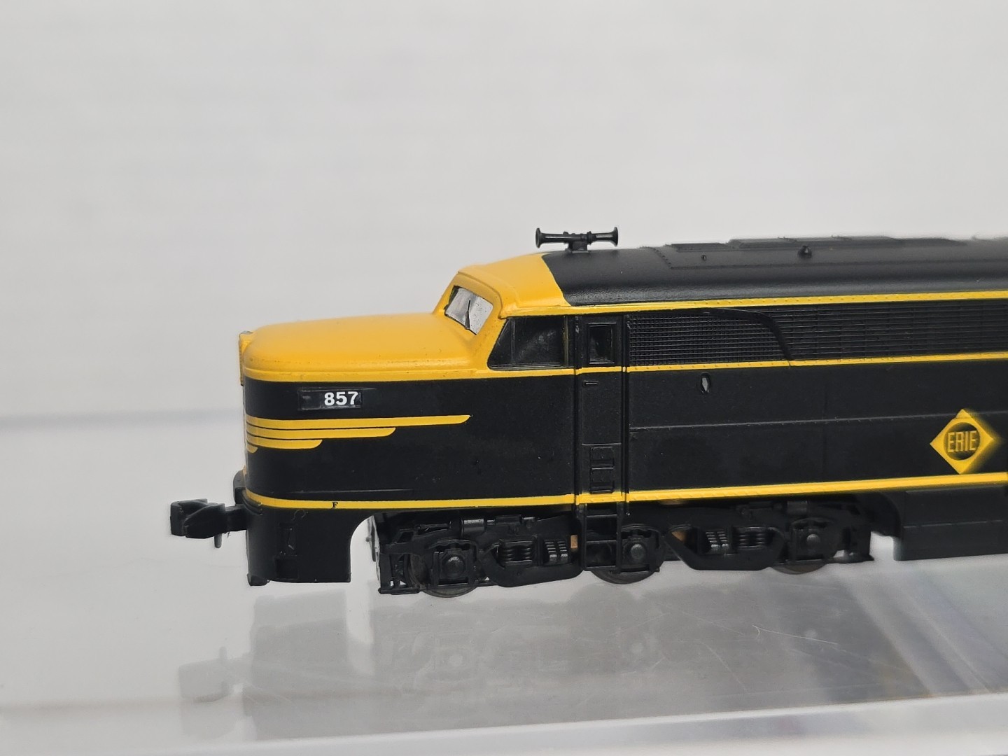 Life Like N Scale 7054 Erie 857 Alco PA Diesel Locomotive Ex/Box Runs Well Read
