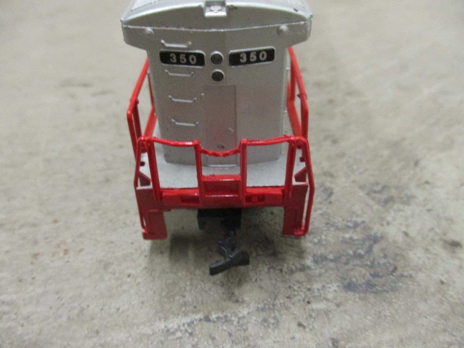 Bachmann Track Tested , HO GE U36B Locomotive Santa Fe #350 with AT&SF CABOOSE